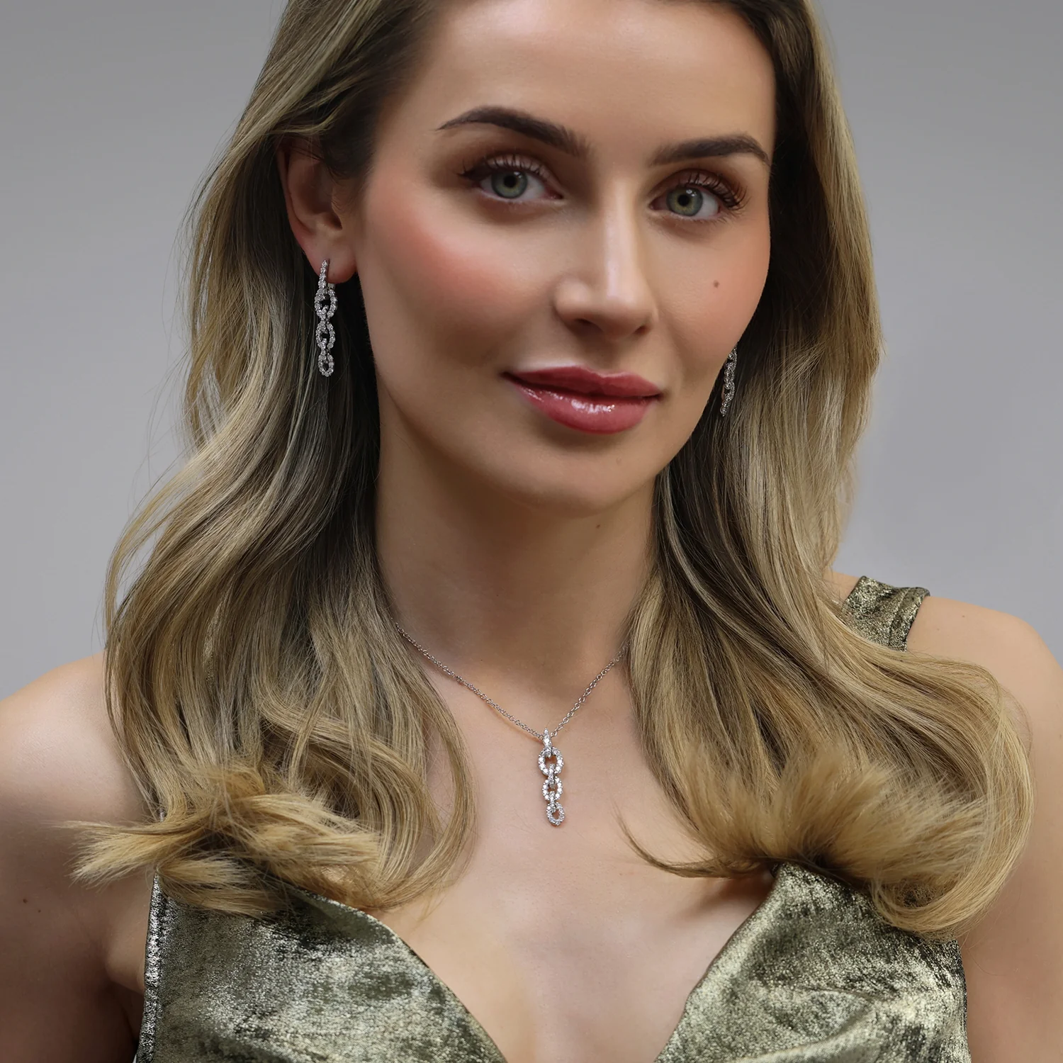 18ct White Gold Round Brilliant Cut Diamond Link Design Drop Necklace - Image 4