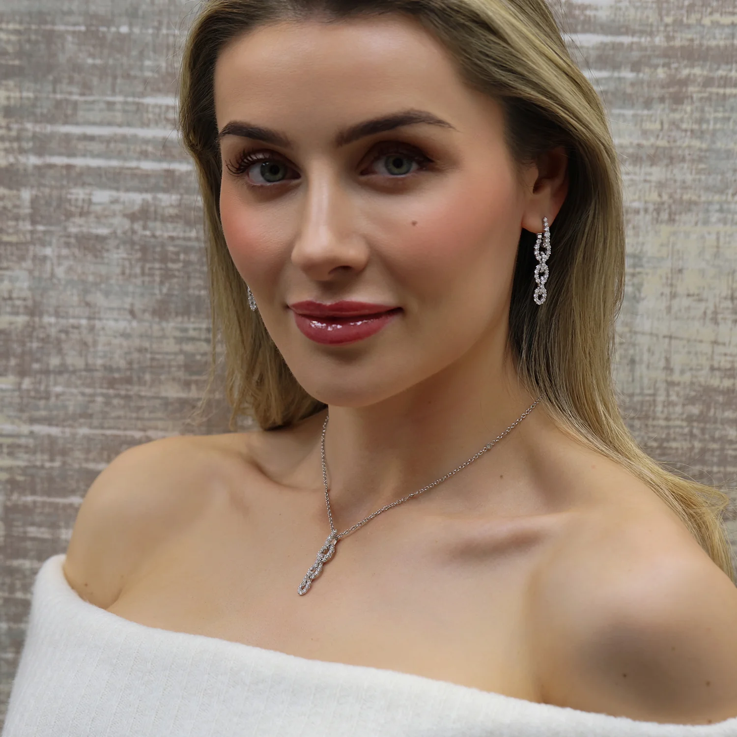 18ct White Gold Round Brilliant Cut Diamond Link Design Drop Necklace - Image 5