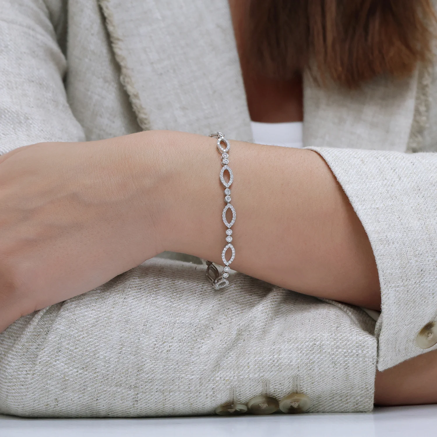 18ct White Gold Round Brilliant Cut Diamond Marquise Shaped link Bracelet - Image 2