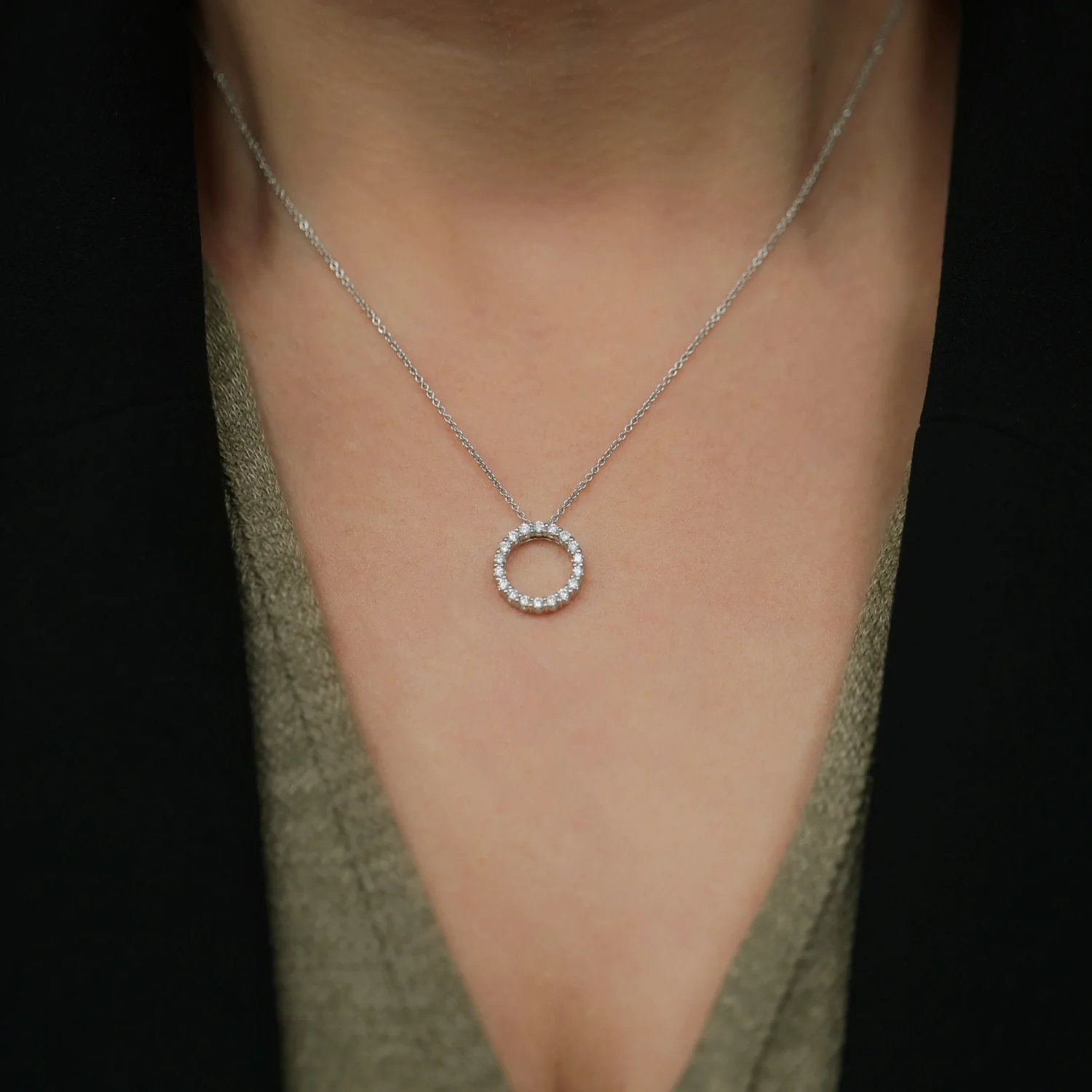 18ct White Gold And Round Brilliant Cut Diamond Open Circle Pendant - Image 3
