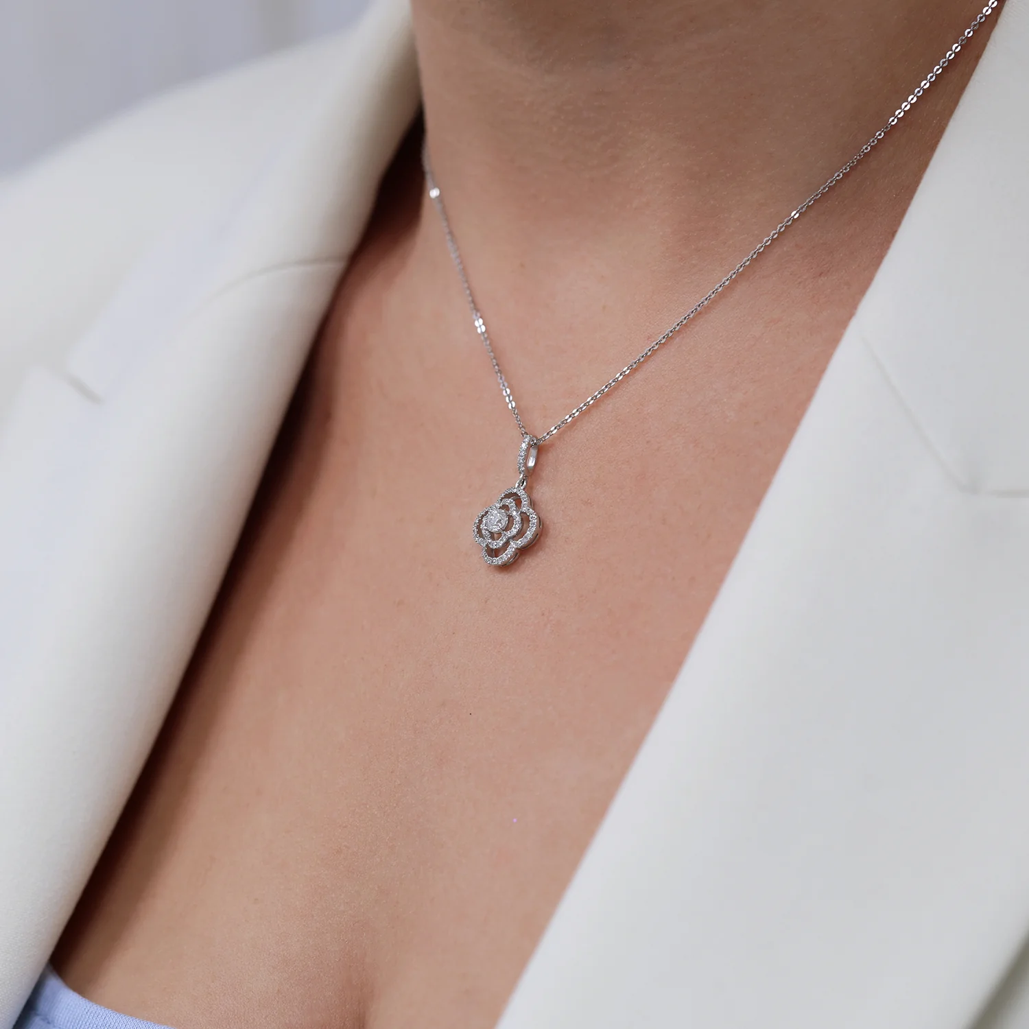 18ct White Gold and Round Brilliant Cut Diamond Open Flower Pendant - Image 2