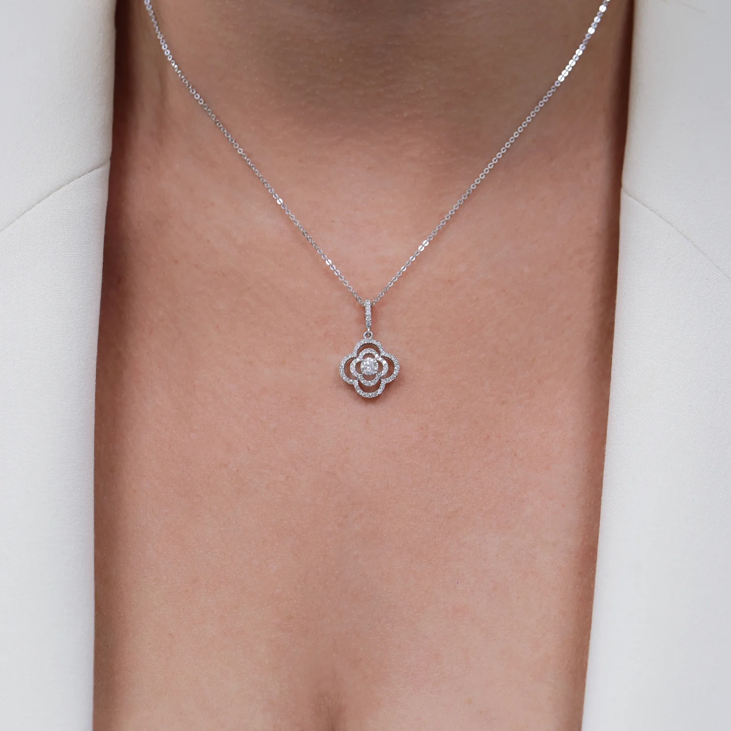 18ct White Gold and Round Brilliant Cut Diamond Open Flower Pendant - Image 3