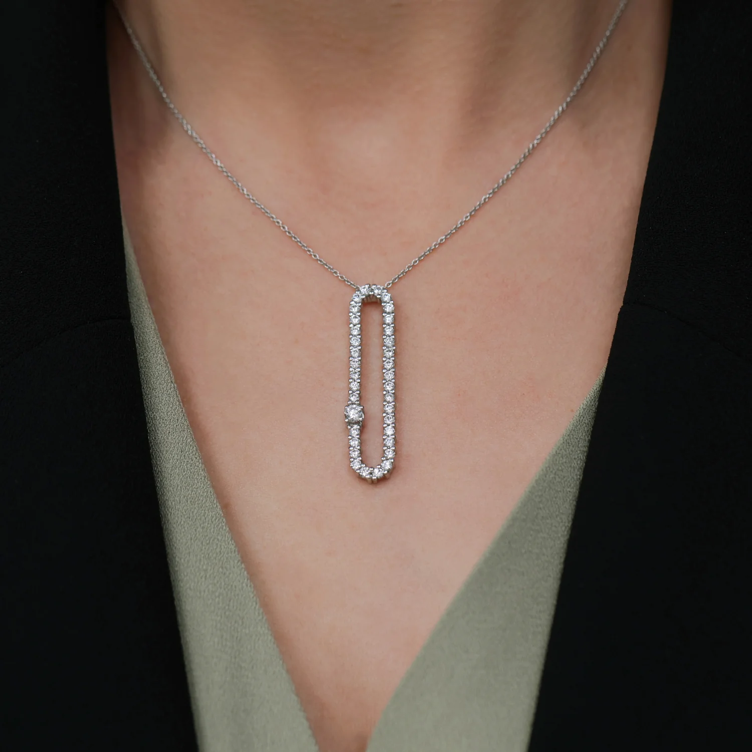 18ct White Gold Round Brilliant Cut Eclipse Pendant - Image 2