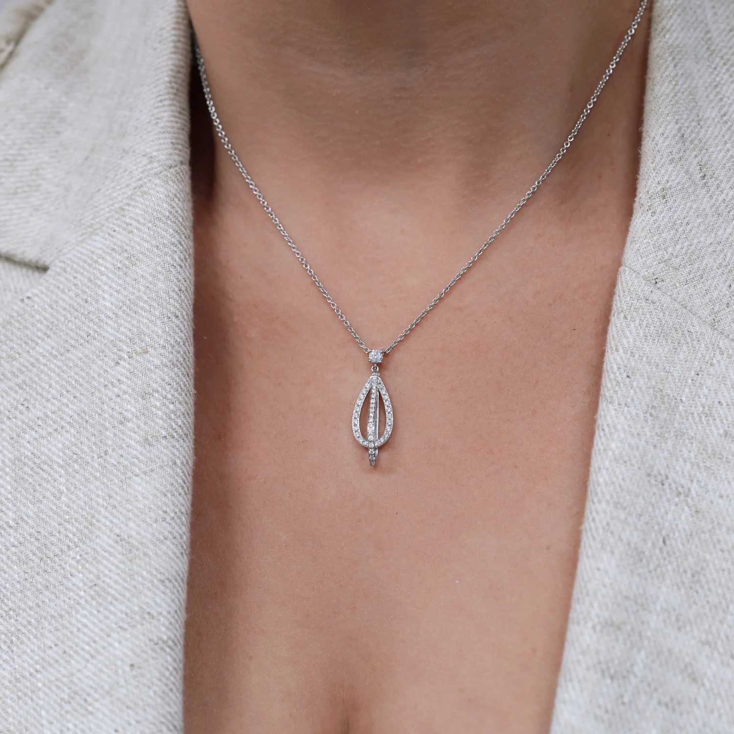18ct White Gold Round Brilliant Cut Tear Drop Overlapping Pendant - Image 2