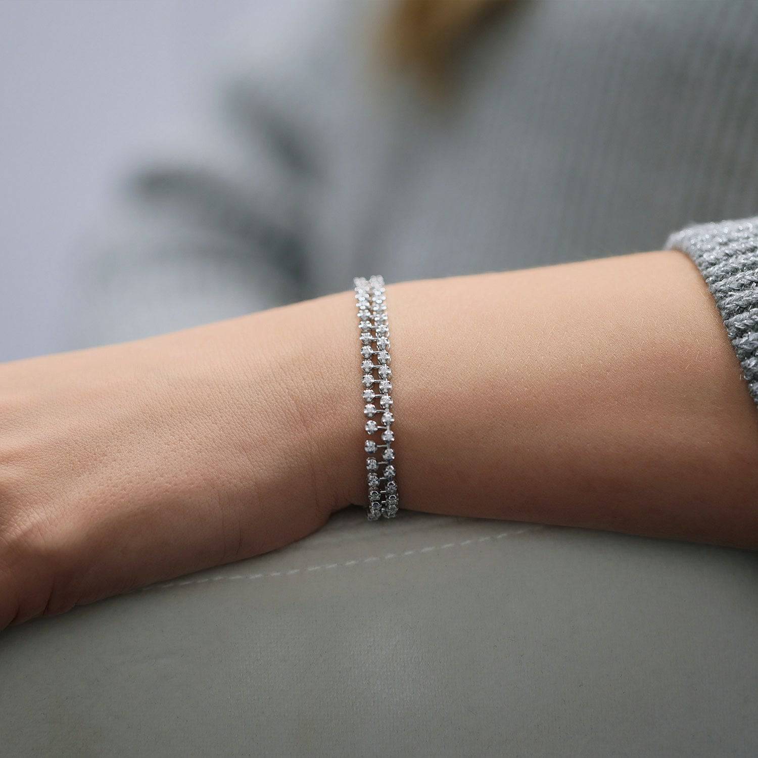 18ct White Gold Round Brilliant Diamond Fancy Double Row Bracelet - Image 3