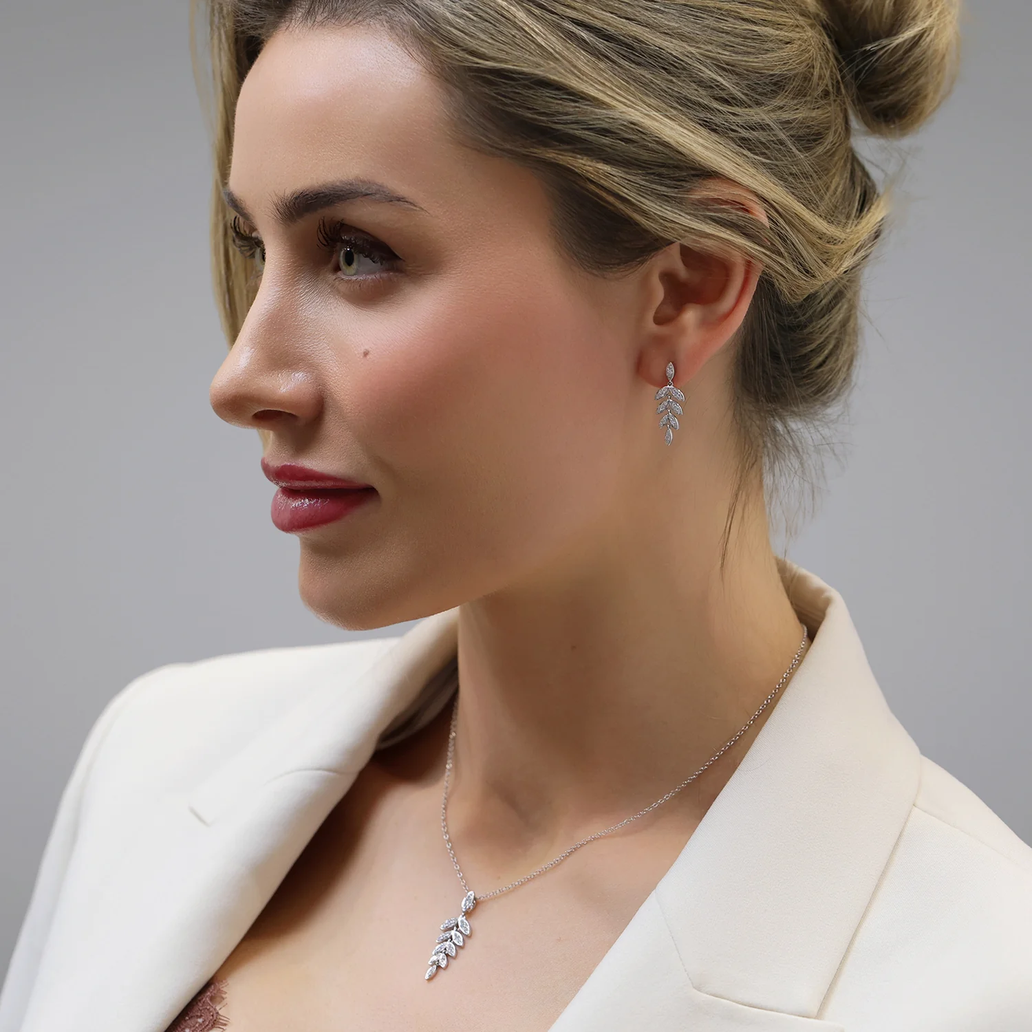 18ct White Gold Round Brilliant Diamond Leaf Drop Earrings - Image 2