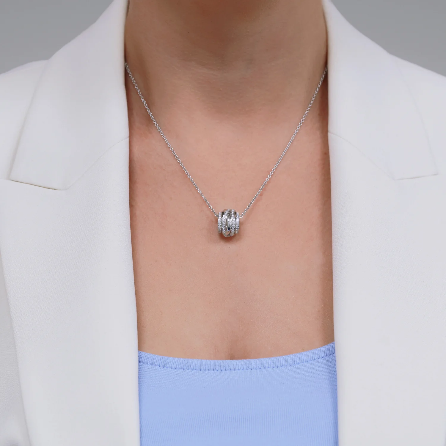 18ct White Gold Round Brilliant Diamond Strand Barrel Style Pendant - Image 3