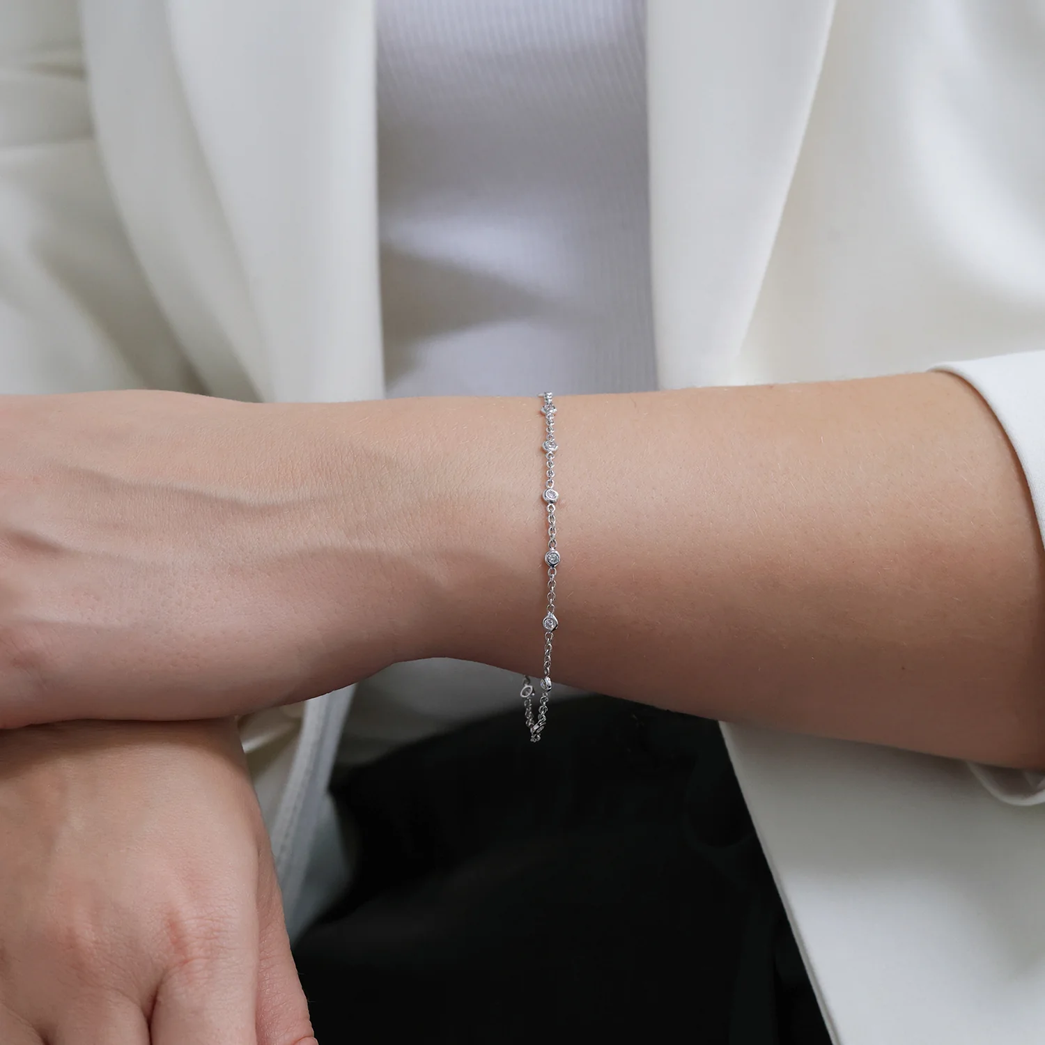 18ct White Gold Rub Over Set Round Brilliant Cut Diamond Fine Chain Bracelet - Image 2