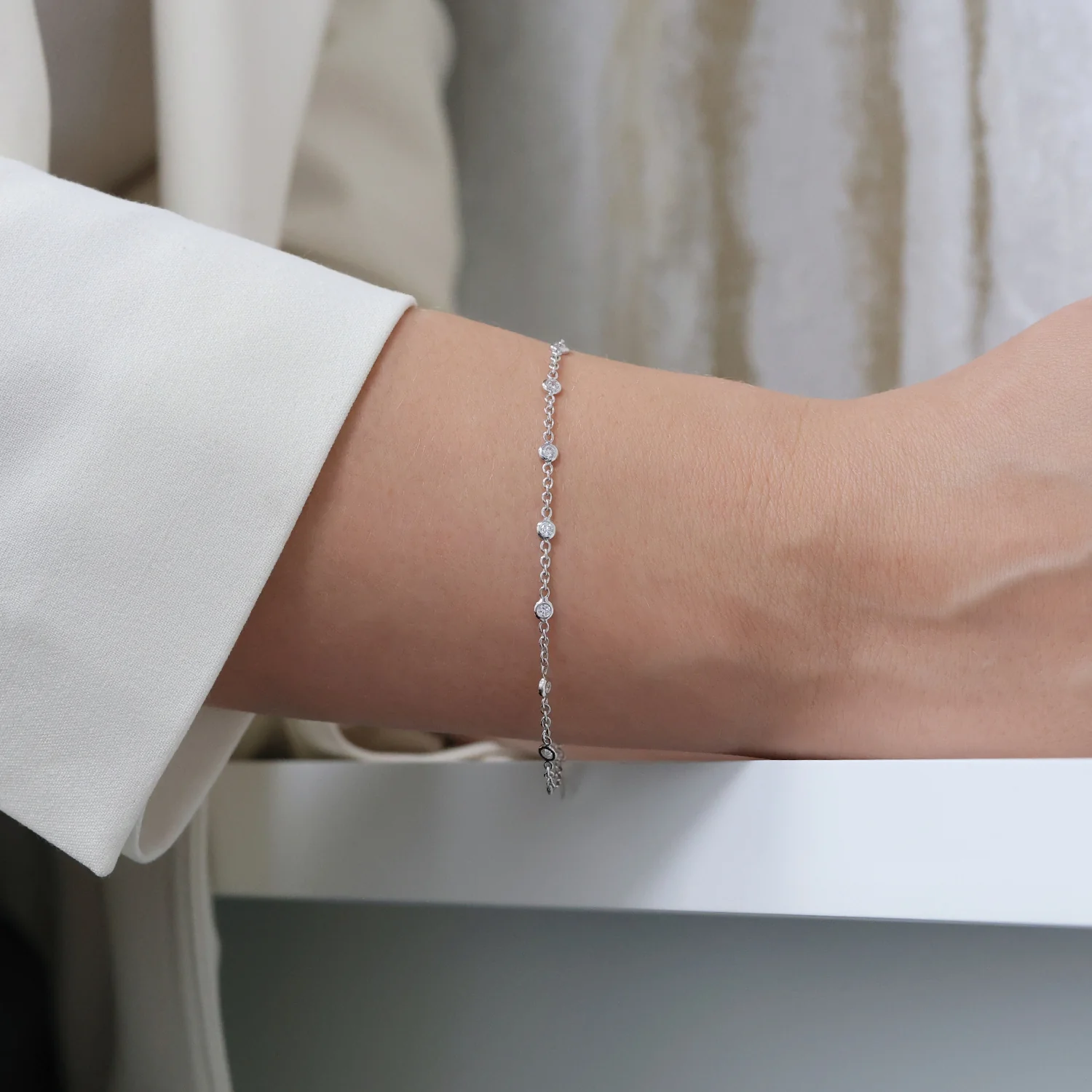 18ct White Gold Rub Over Set Round Brilliant Cut Diamond Fine Chain Bracelet - Image 3