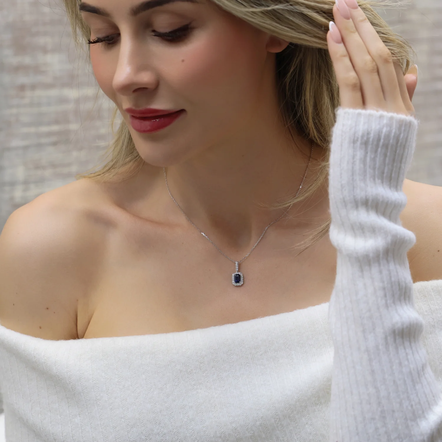 18ct White Gold Sapphire and Diamond Cluster Pendant - Image 3