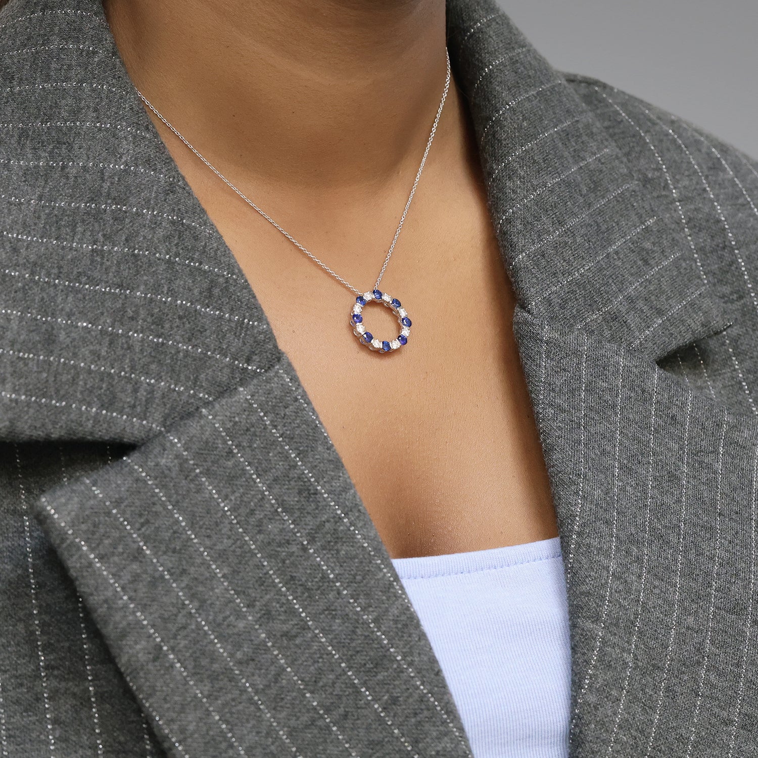 18ct White Gold Sapphire & Diamond Circular Pendant - Image 2