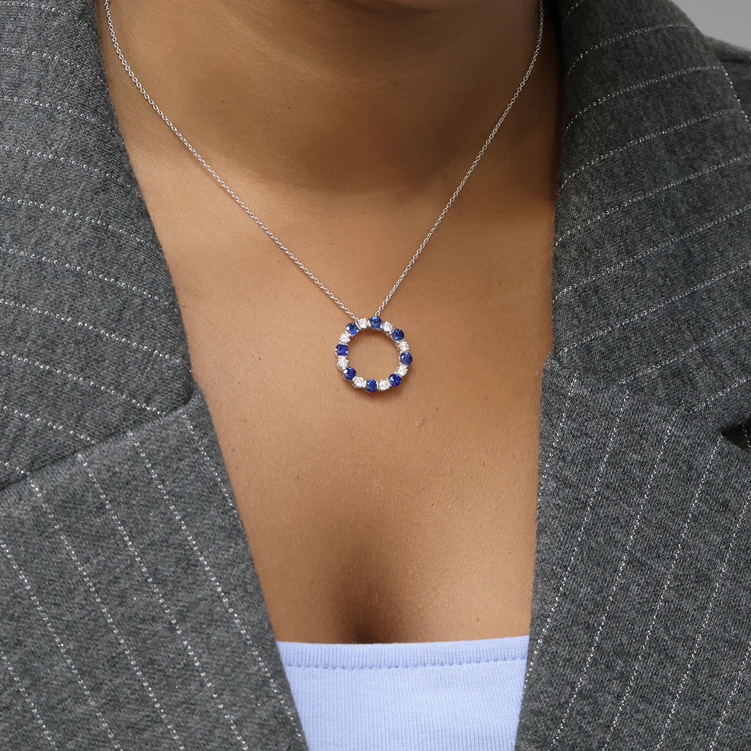 18ct White Gold Sapphire & Diamond Circular Pendant - Image 3