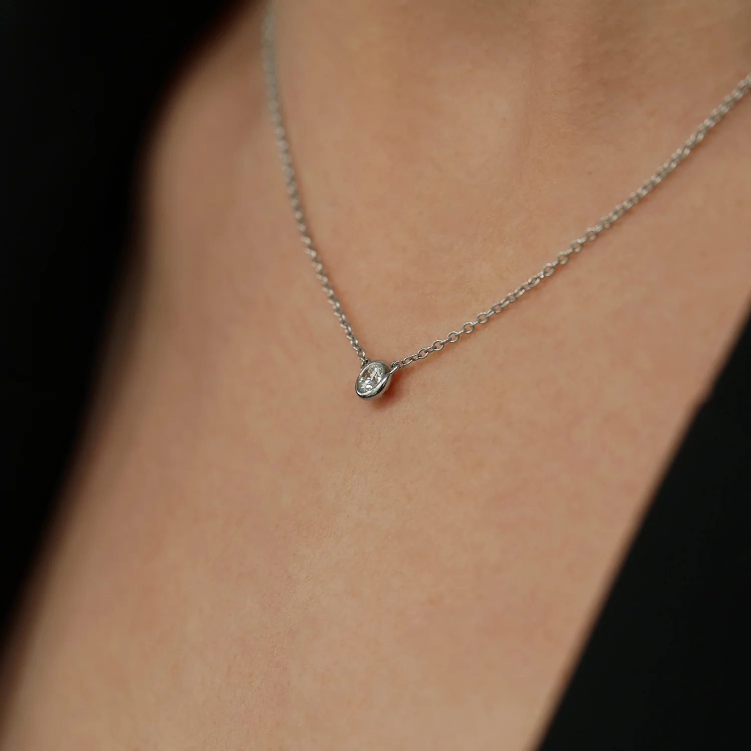18ct White Gold Solitaire Diamond Pendant - Image 3