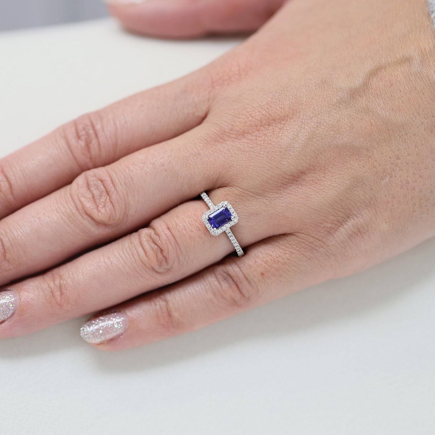 18ct White Gold Tanzanite & Diamond Cluster Ring - Image 2