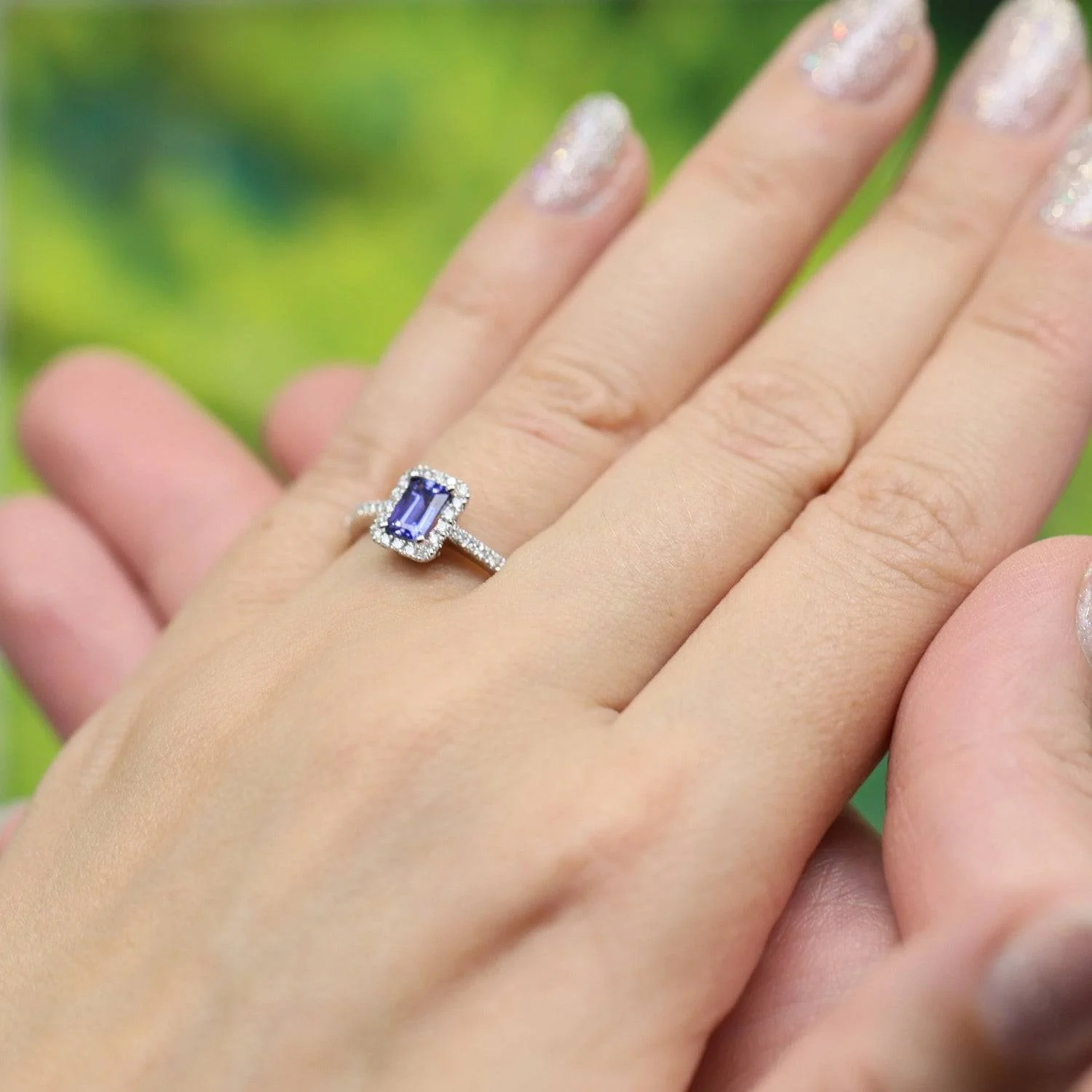 18ct White Gold Tanzanite & Diamond Cluster Ring - Image 3