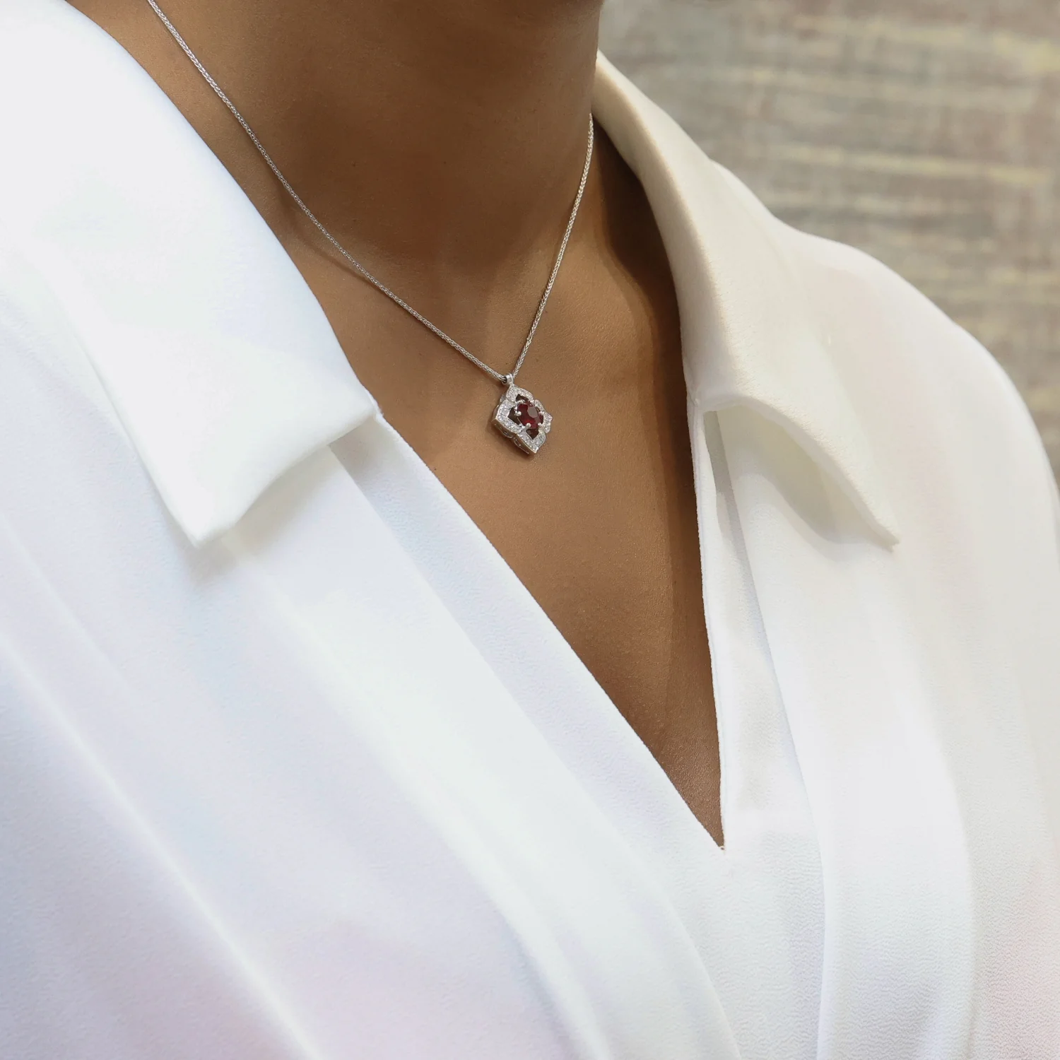 18ct White Gold Vintage Style Ruby & Diamond Pendant - Image 3