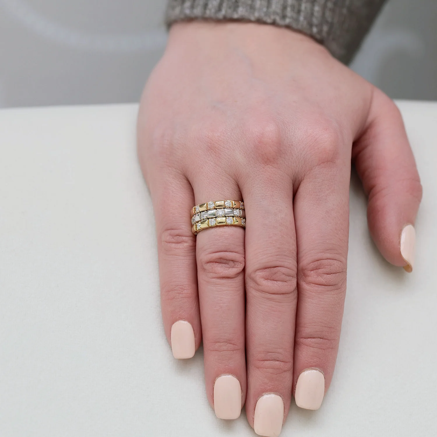 18ct White, Rose & Yellow Gold Round Brilliant Cut Diamond Three Row Ring - Image 2