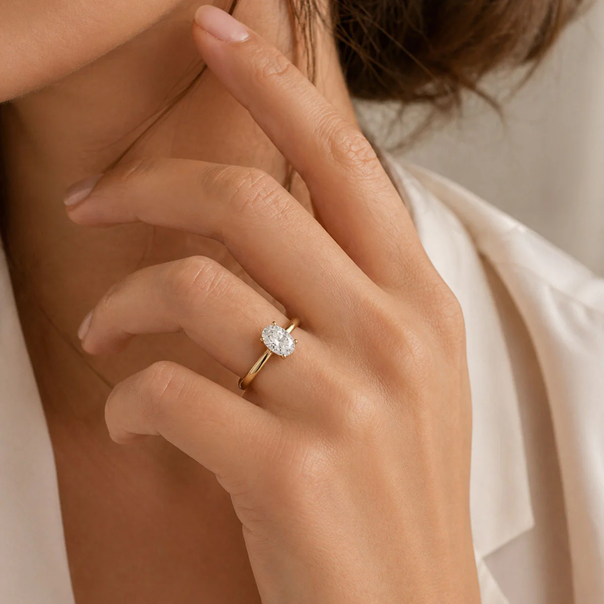 18ct Yellow Gold GIA Certificated Oval Cut Diamond Claw Set Solitaire Ring. - Image 2