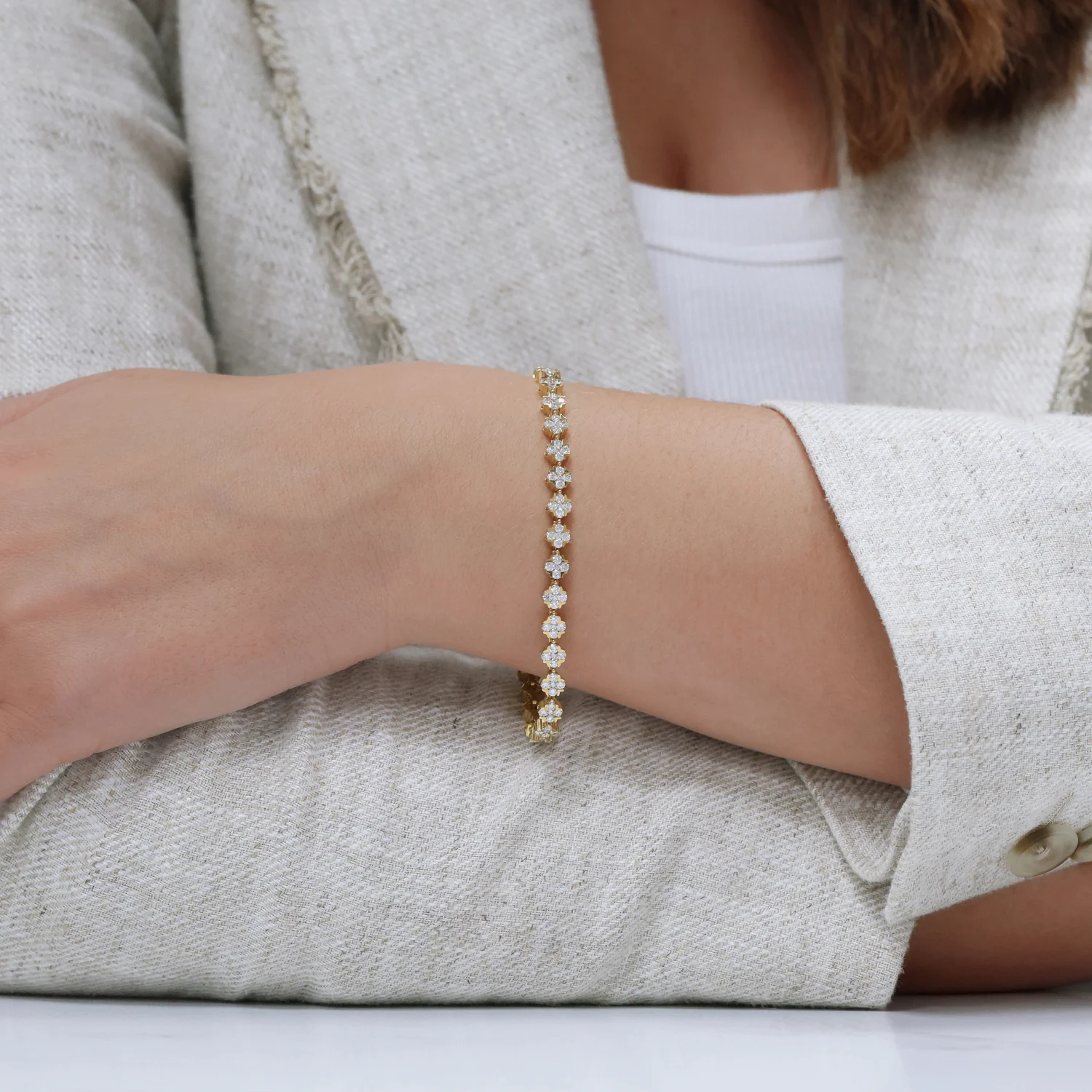 18ct Yellow Gold Round Brilliant Cut Diamond Set Cluster Bracelet - Image 2