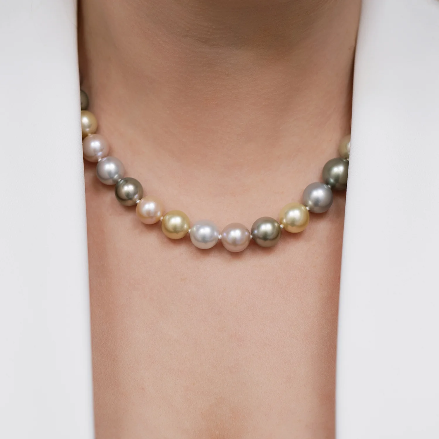 Cultured South Sea Pearl & Fresh Water Pearl Necklace - Image 3