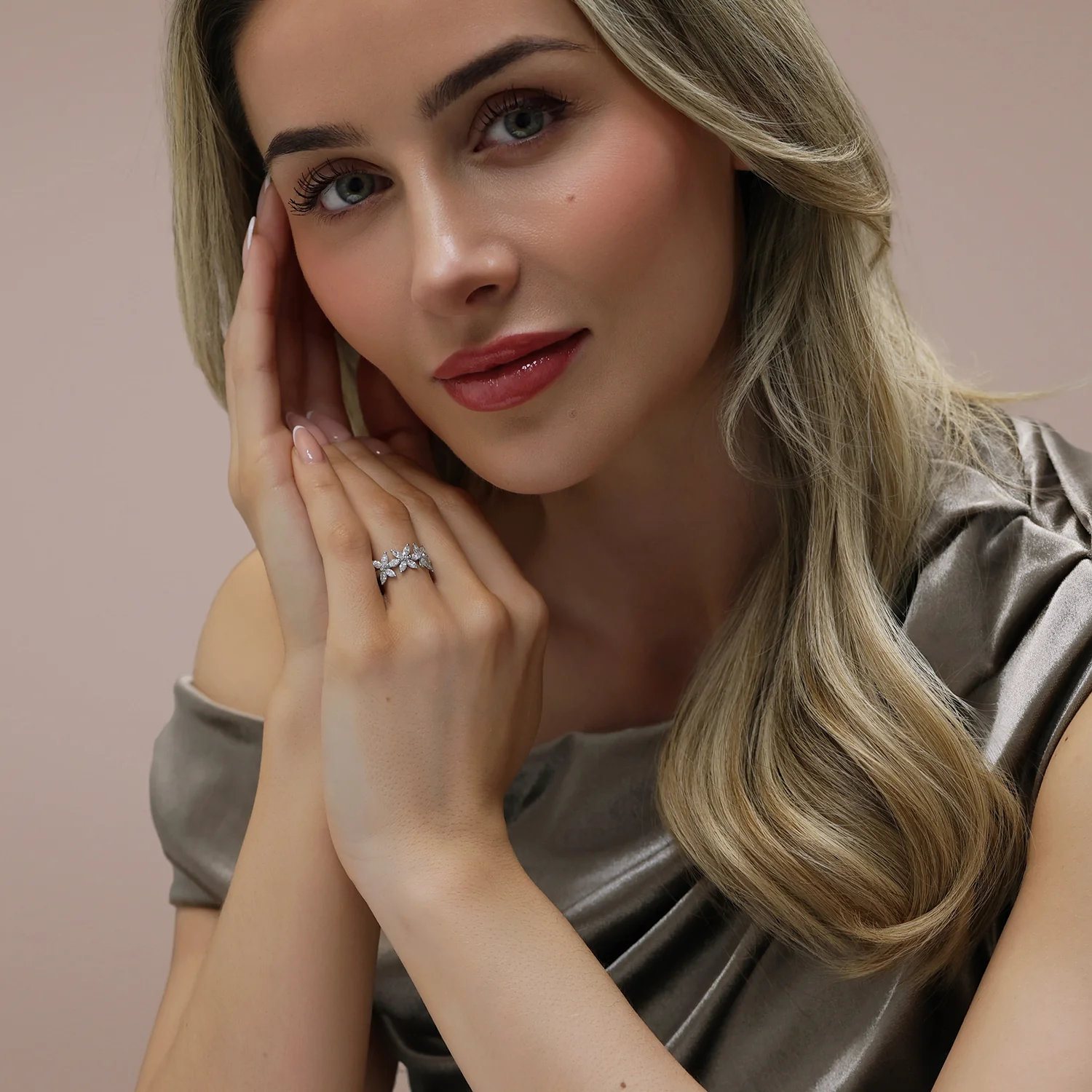 Platinum Flower Marquise Diamond Claw Set Ring - Image 2