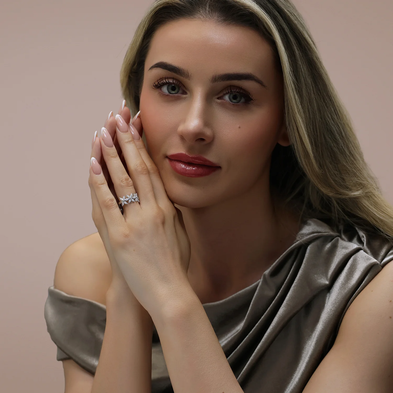 Platinum Flower Marquise Diamond Claw Set Ring - Image 5