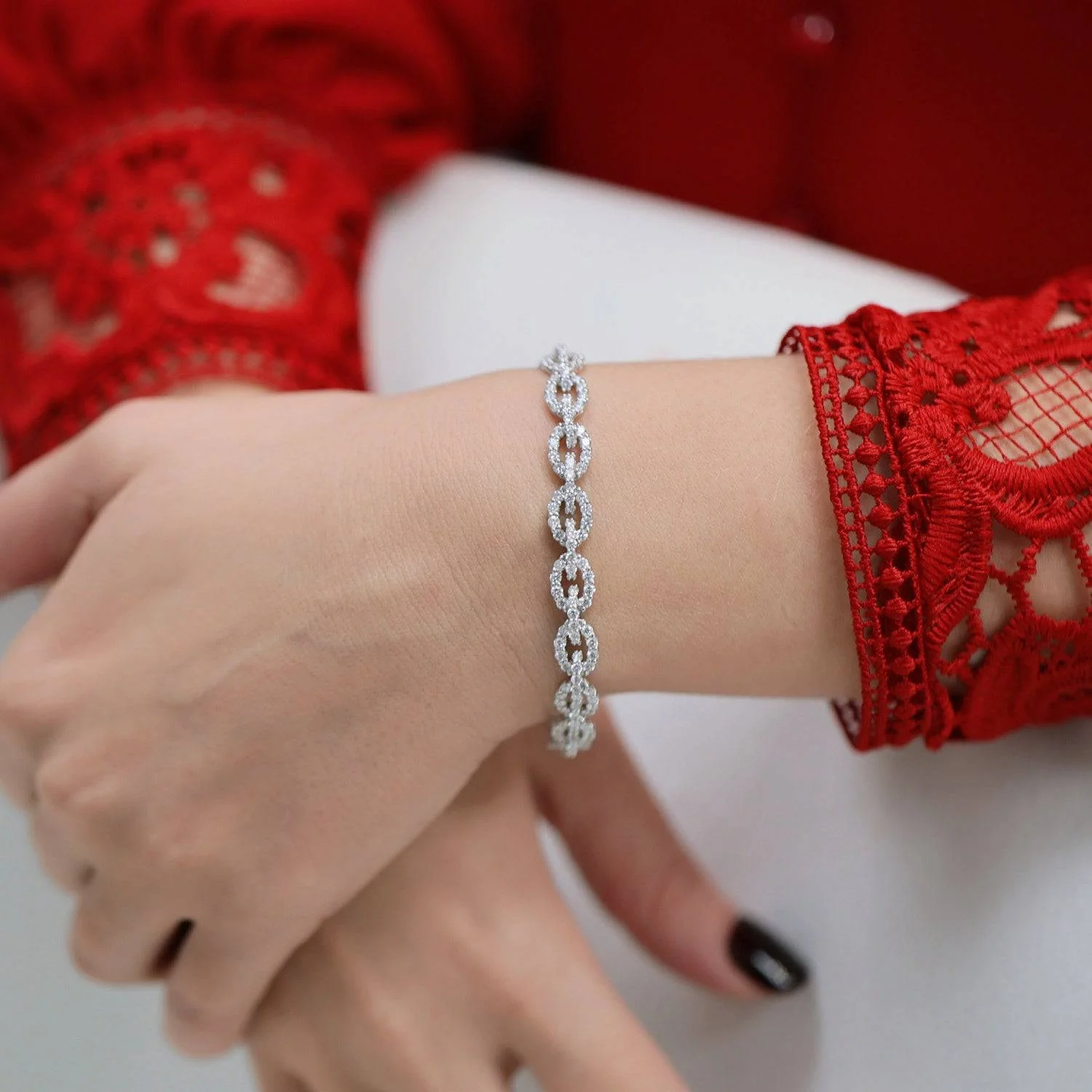 Platinum Link Design Round Brilliant Cut Diamond Bracelet - Image 2