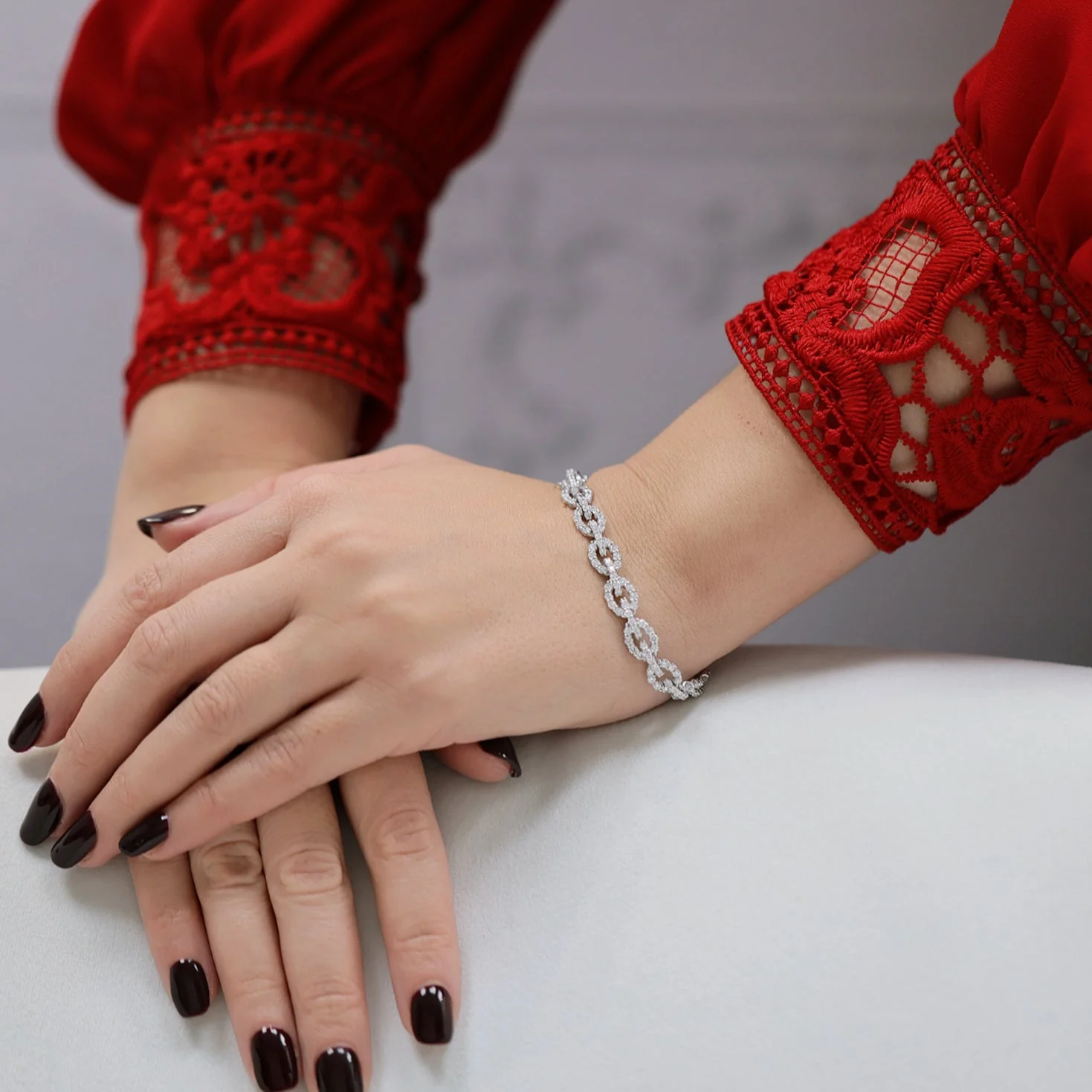 Platinum Link Design Round Brilliant Cut Diamond Bracelet - Image 4
