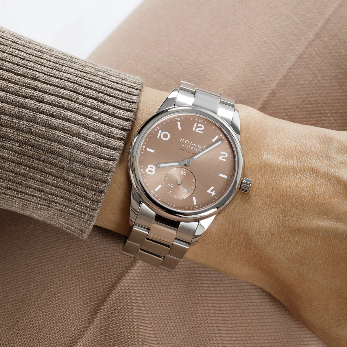 Club Sport Neomatik 39.5 mm  Beige Gold Bracelet Watch - Image 3