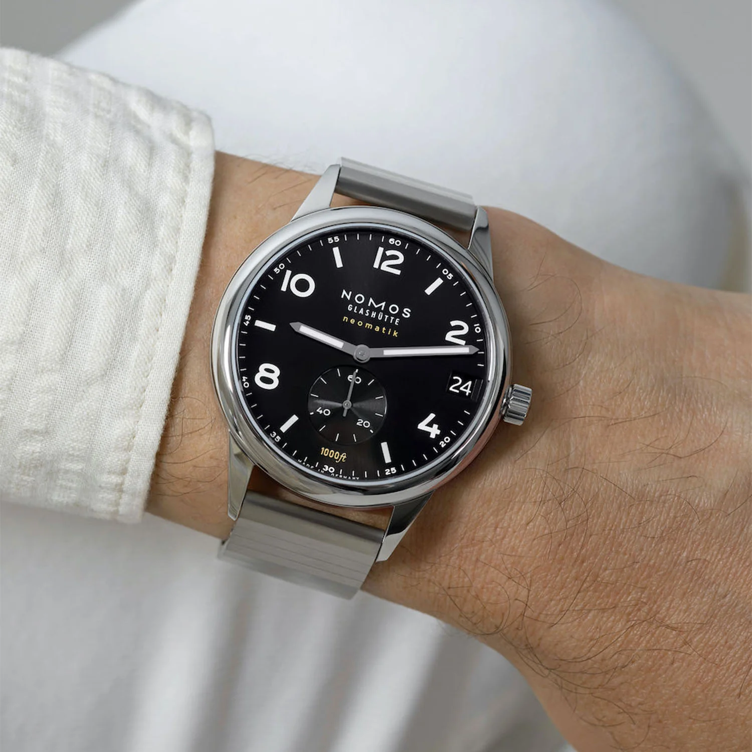 Club Sport Neomatik 42 mm Date Black Dial Bracelet Watch . - Image 3