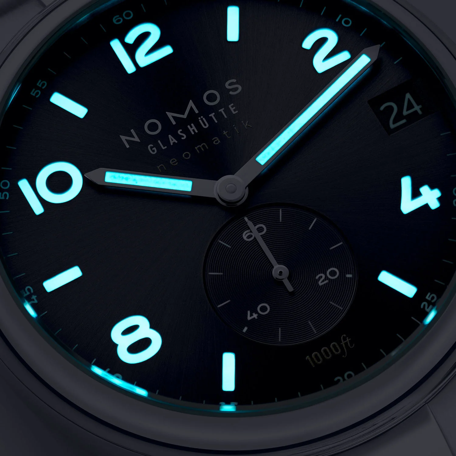 Club Sport Neomatik 42 mm Date Black Dial Bracelet Watch . - Image 6