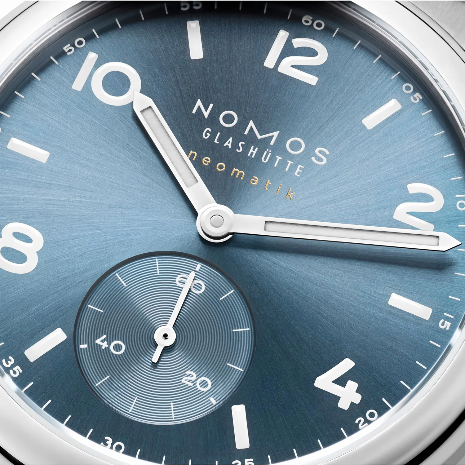 Club Sport Neomatik Polar 37mm Blue Dial Bracelet Watch - Image 3