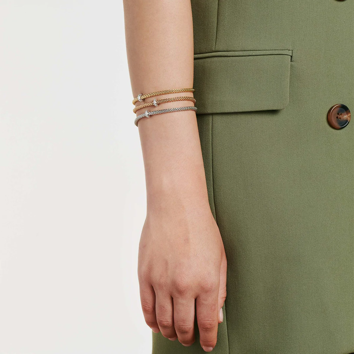 Prima 18ct Yellow Gold Bracelet With Pavé Diamond Set Rondel - Image 4