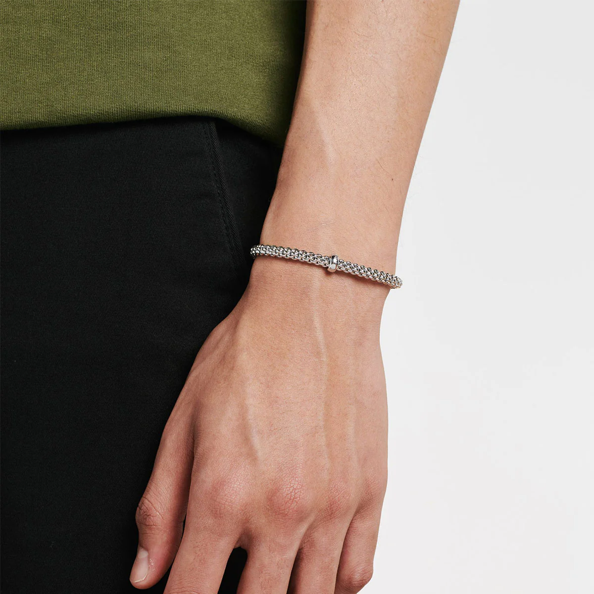 Solo 18ct White Gold Bracelet With Single Black Diamond Set Rondel - Image 4