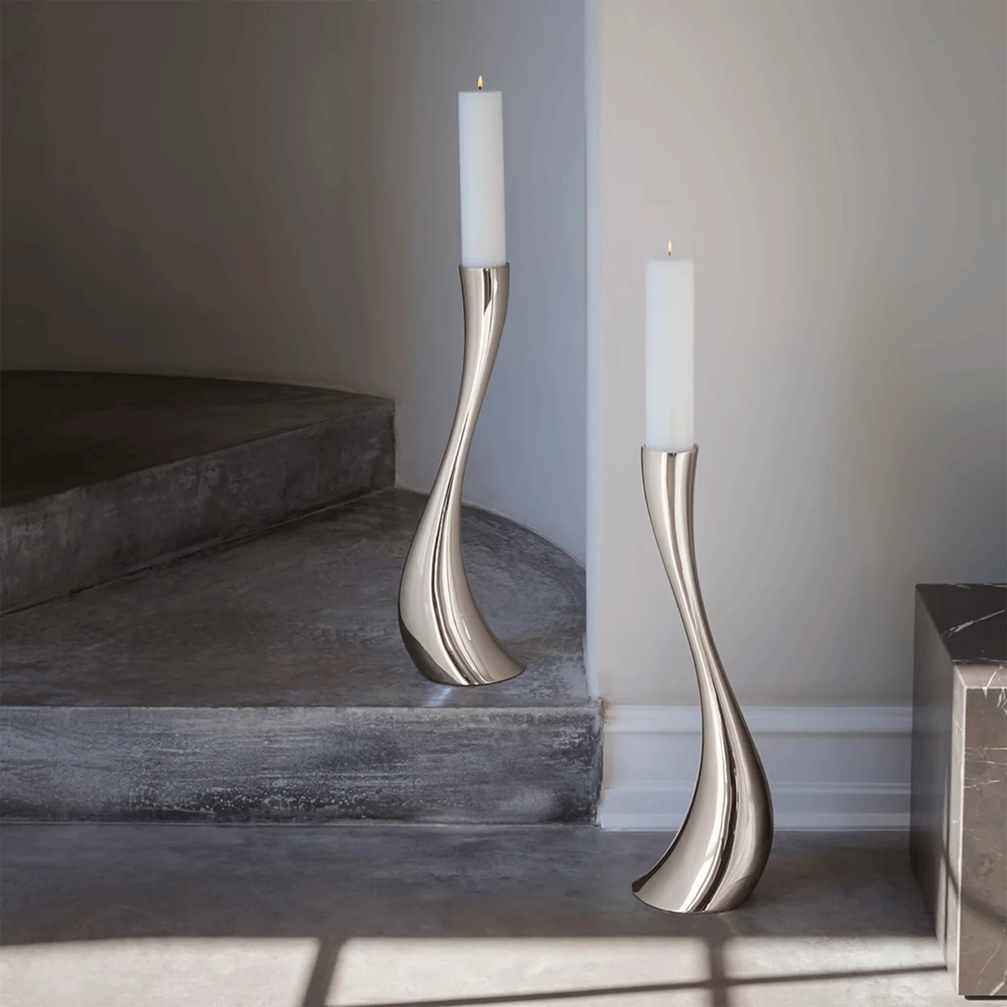 Cobra Medium Floor Candle Holder - Image 4
