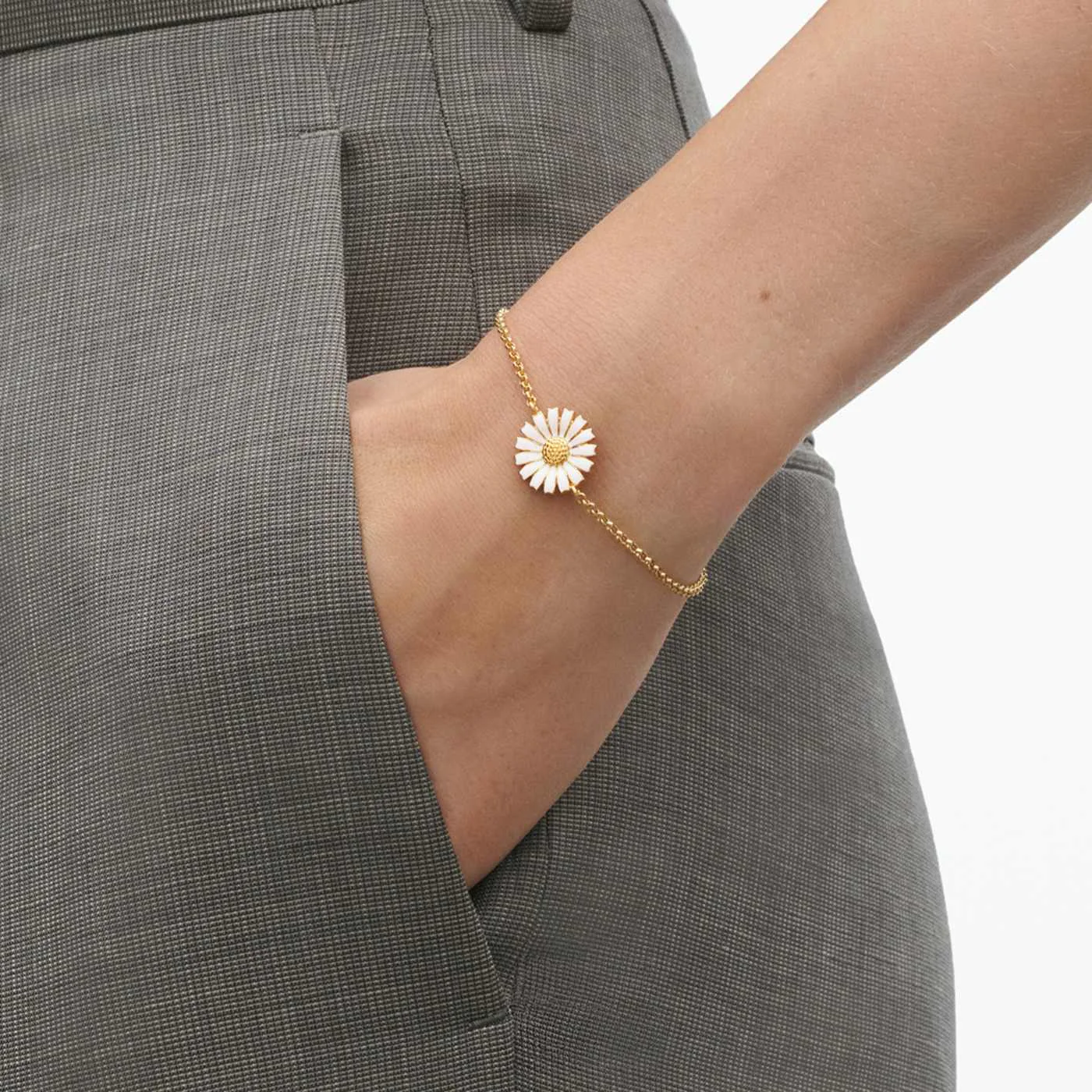 Daisy 18ct Yellow Gold Plated Silver And White Enamel Bracelet - Image 3