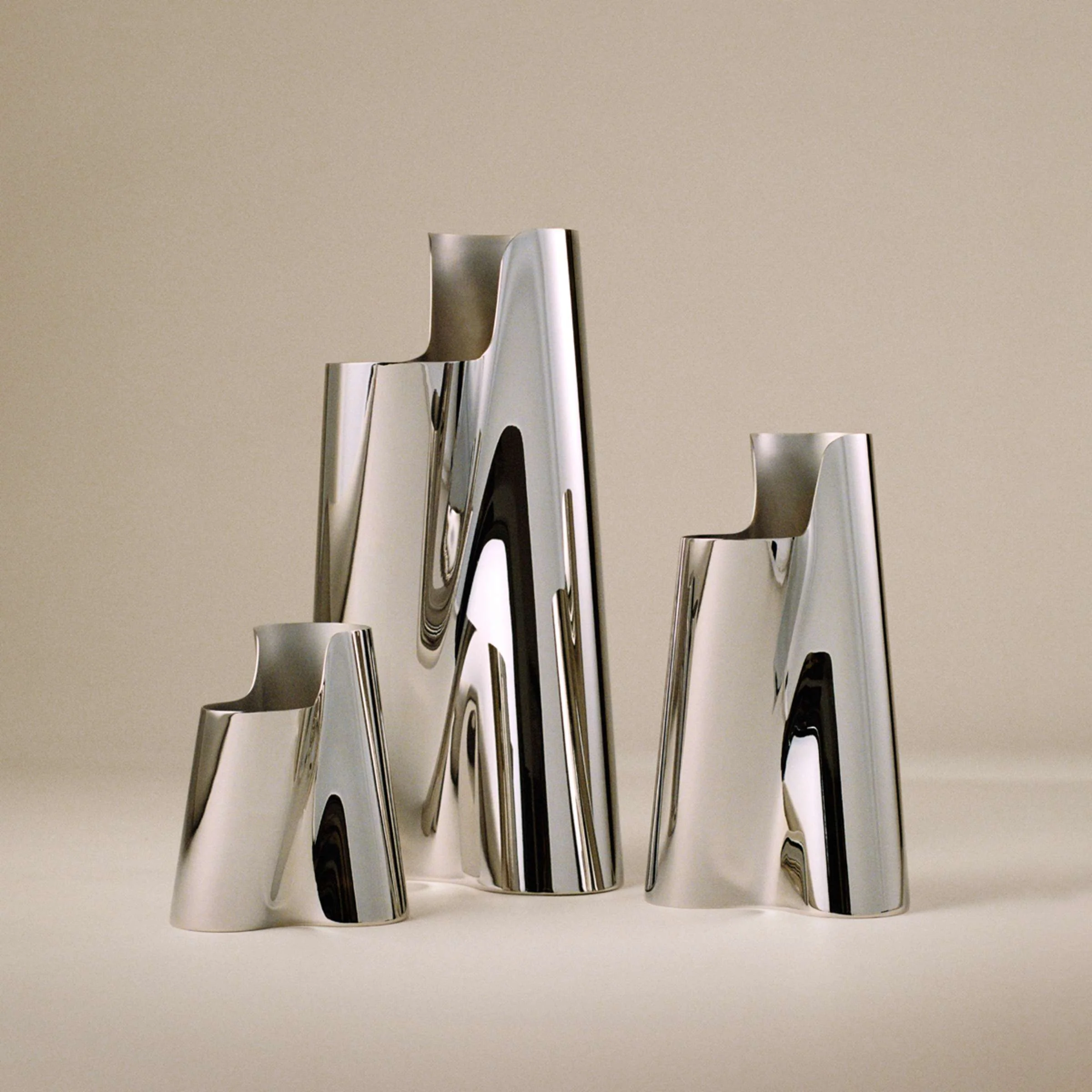 Lituus Stainless Steel Floor Vase - Image 2