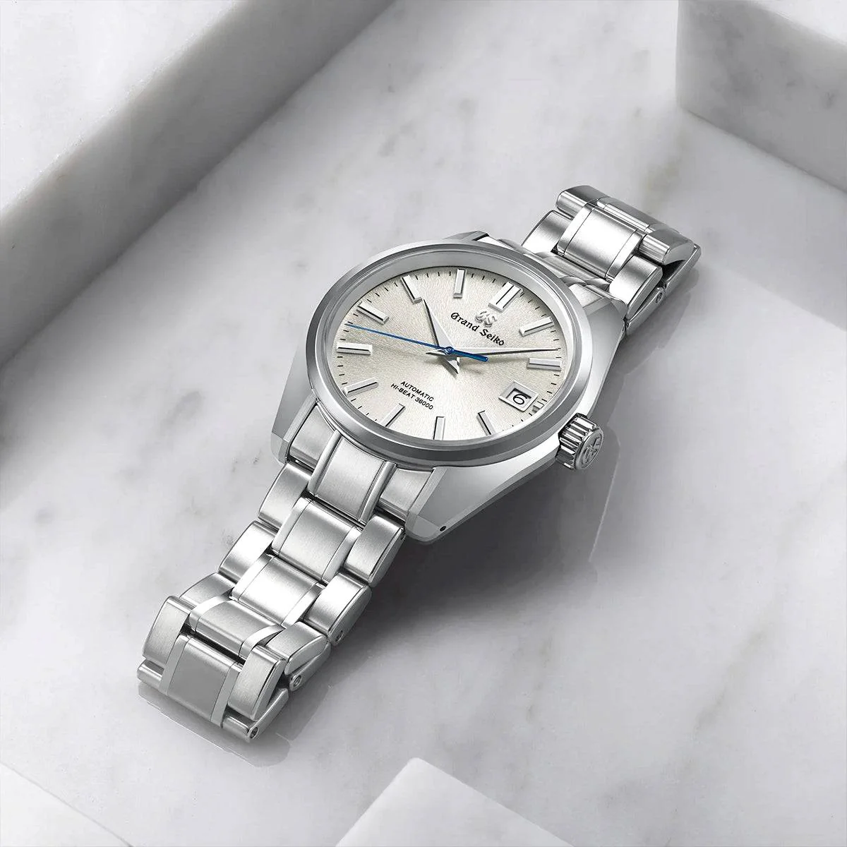 Heritage 'Snowfall Mount Iwate' 40mm Men's Bracelet Watch - Image 4