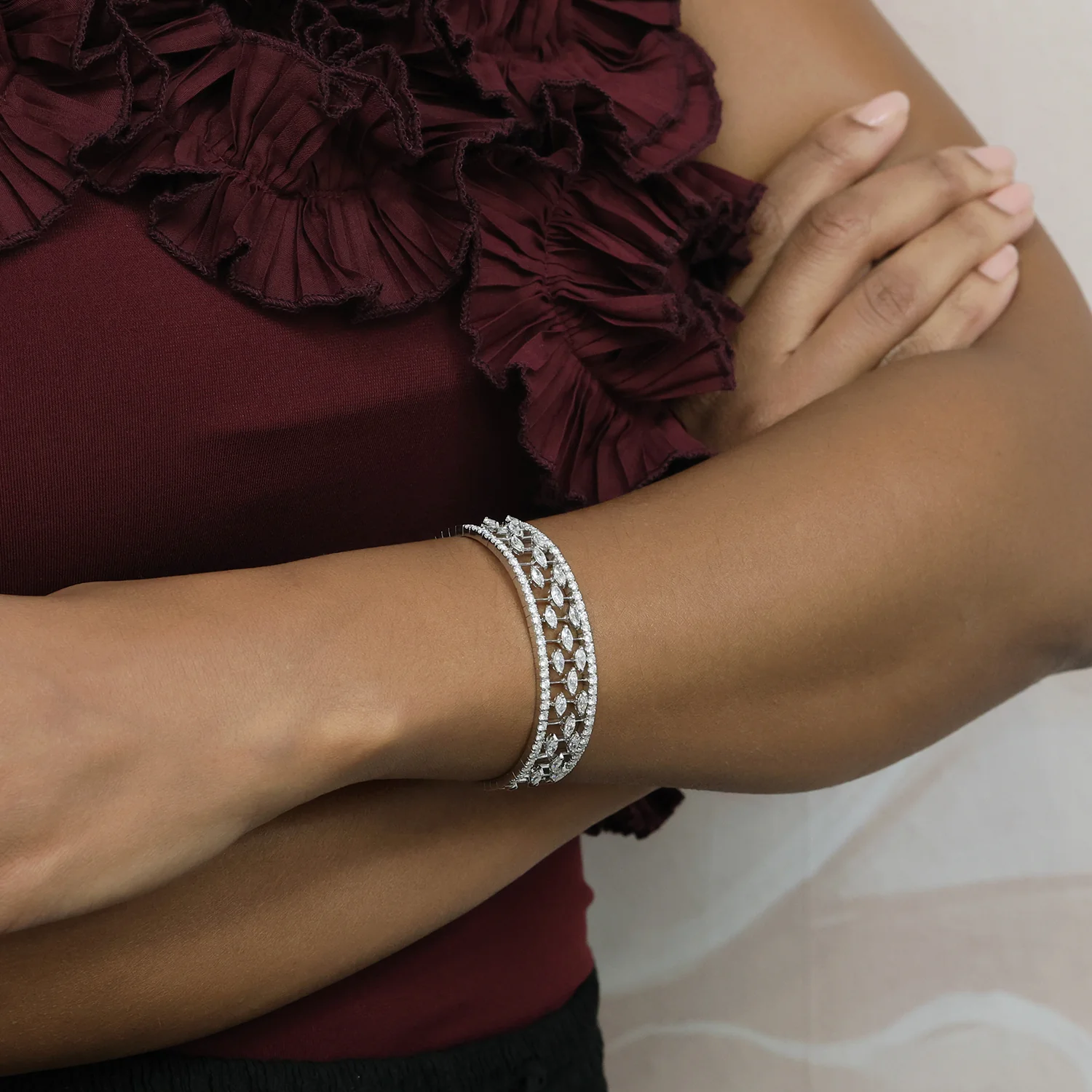 18ct White Gold Marquise & Brilliant Cut Diamond Cuff Bangle - Image 3