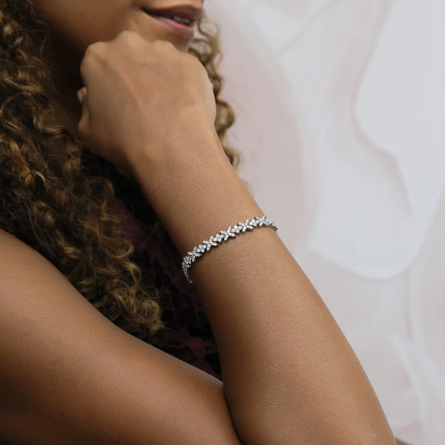 18ct White Gold Diamond Snowflake Design Bracelet - Image 3