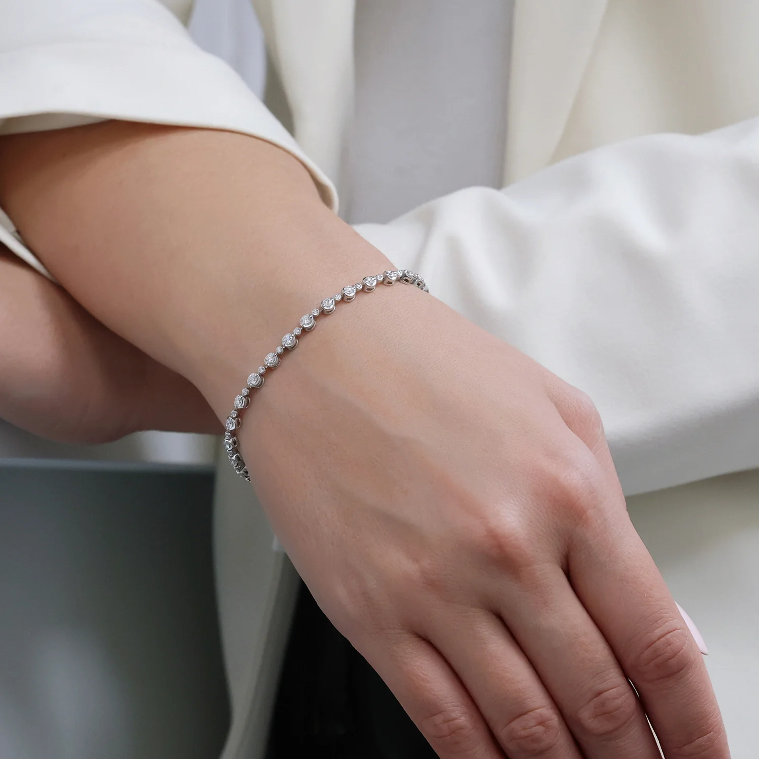 18ct White Gold Rub Over Diamond Set Bracelet - Image 3