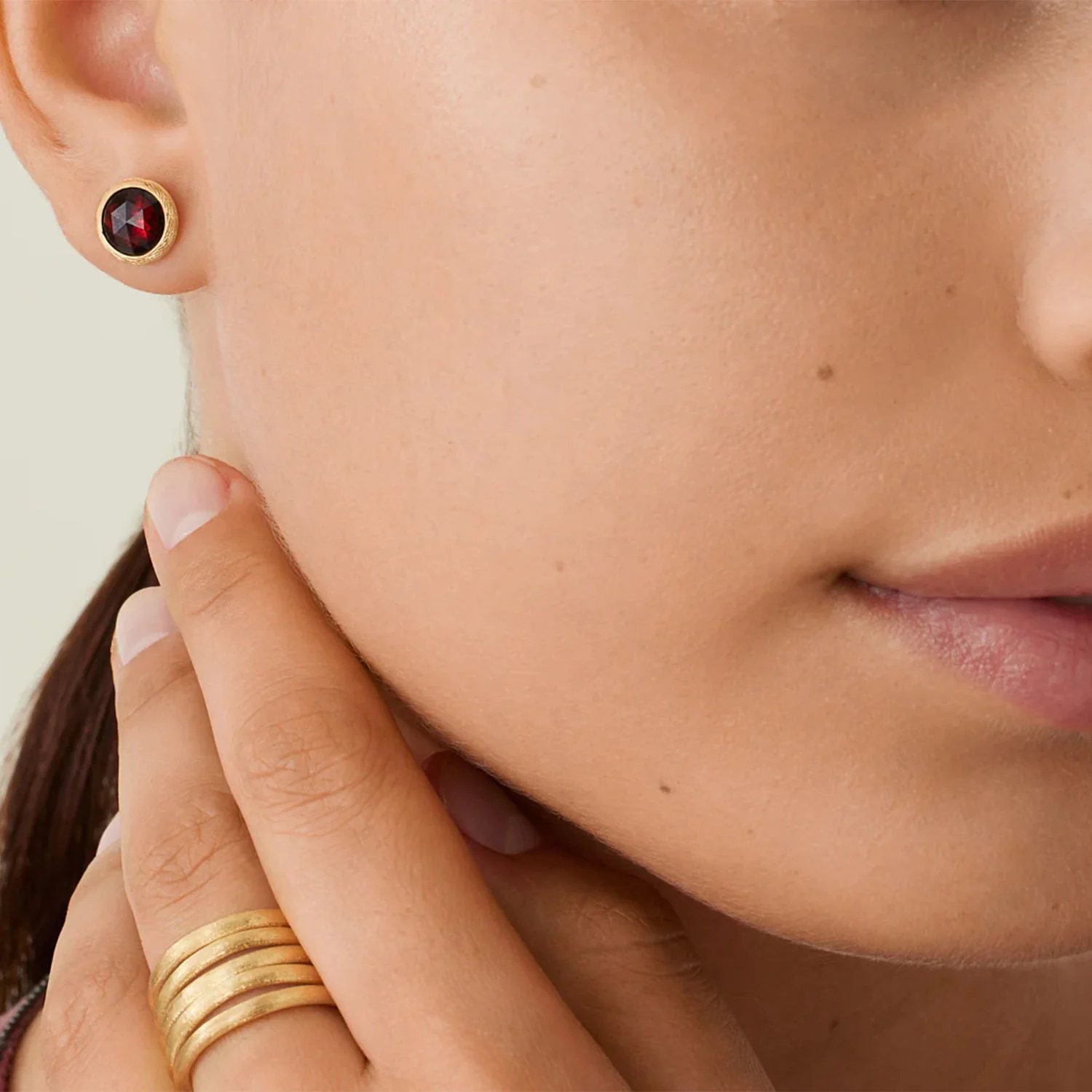 Jaipur 18ct Yellow Gold Red Garnet Stud Earrings - Image 2