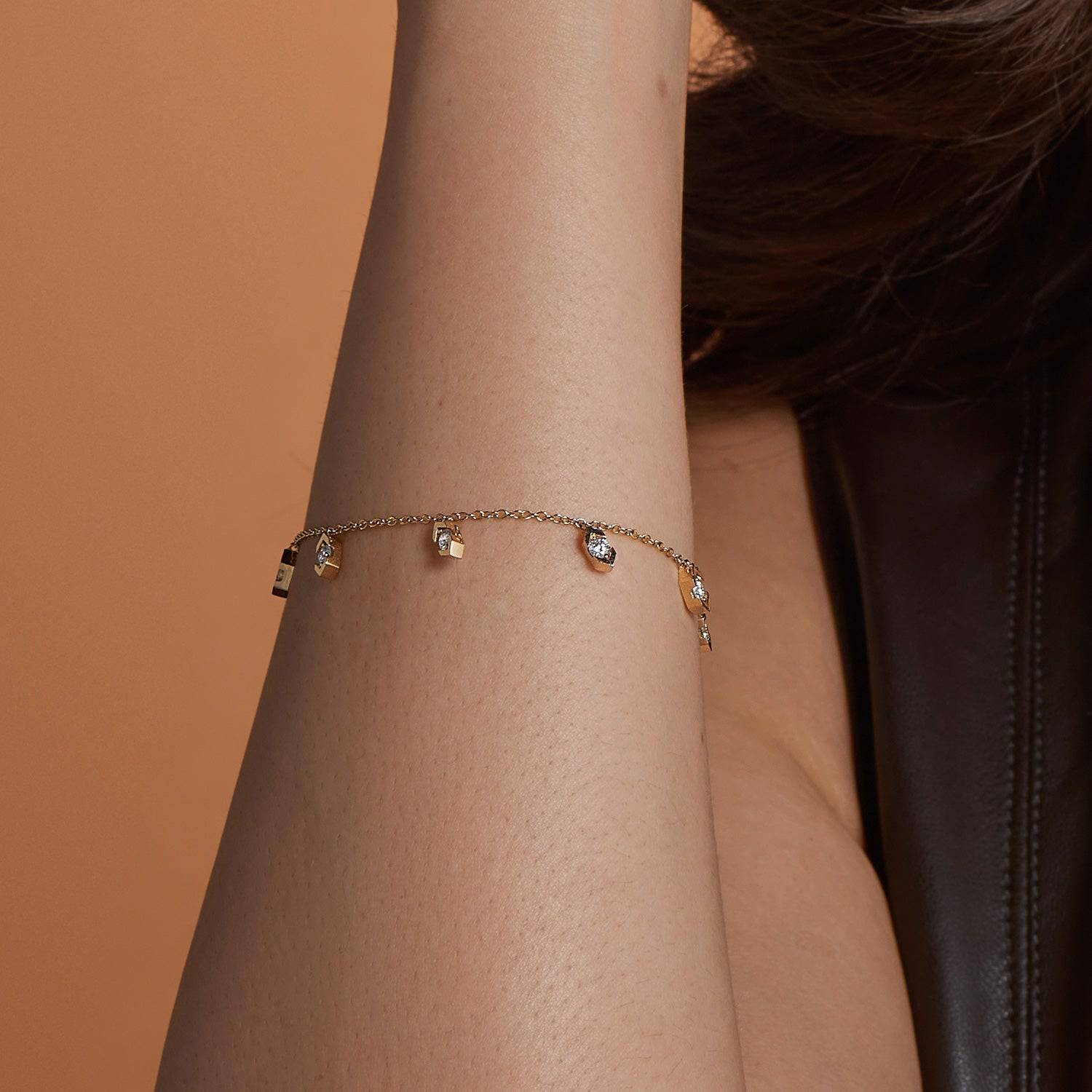 Nouveau Collection 18ct Yellow Gold Diamond Bracelet - Image 2