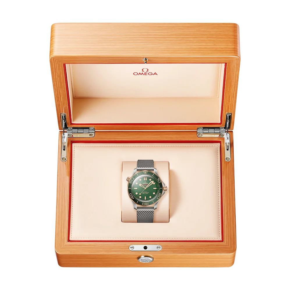 Seamaster Diver 300m 42mm 18ct Bronze Gold & Titanium Bracelet Watch - Image 2