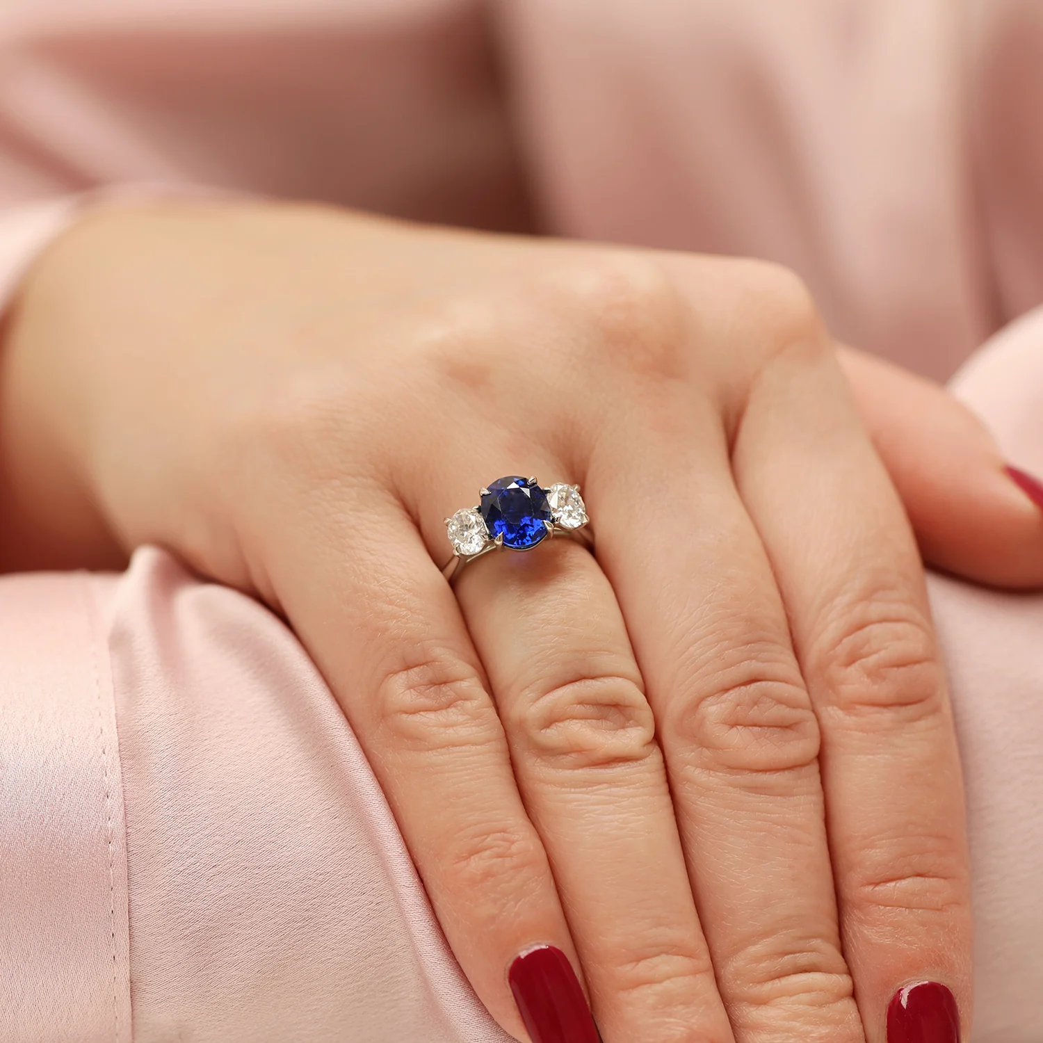 Platinum Certificated Oval Cut Blue Sapphire And Oval Cut Diamond Three Stone Ring - Image 5