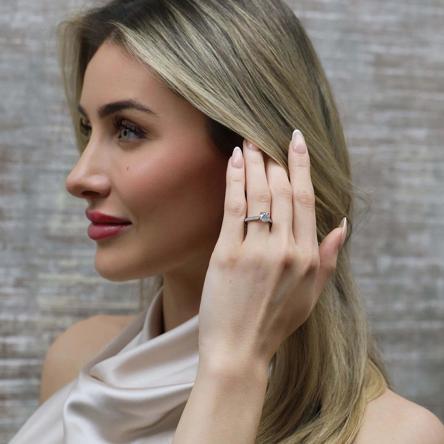 Platinum GIA Certificated Round Brilliant Cut Diamond Ring With Diamond Shoulders - Image 3