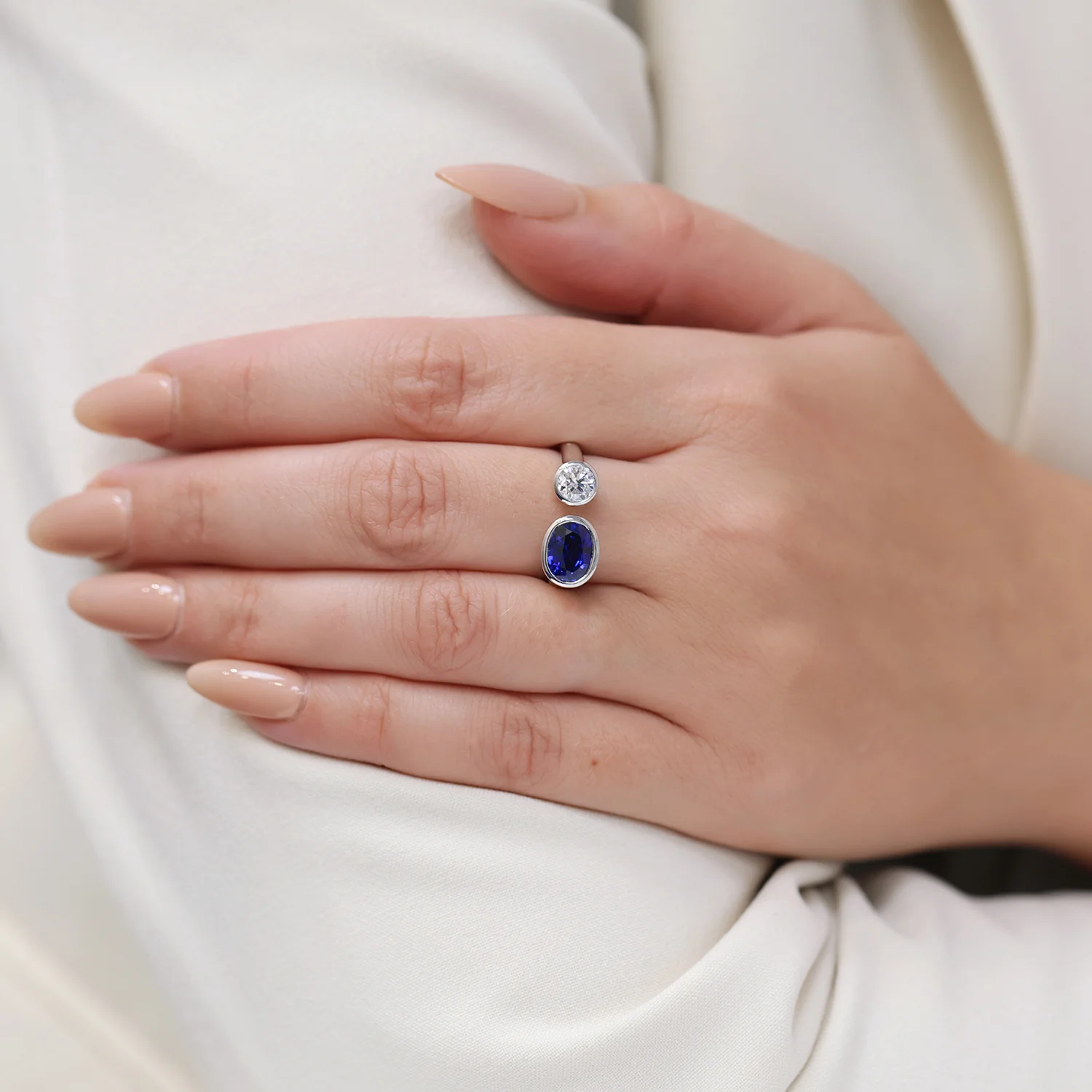 Platinum Toi et Moi Oval Cut Sapphire And Round Brilliant Diamond Ring - Image 3