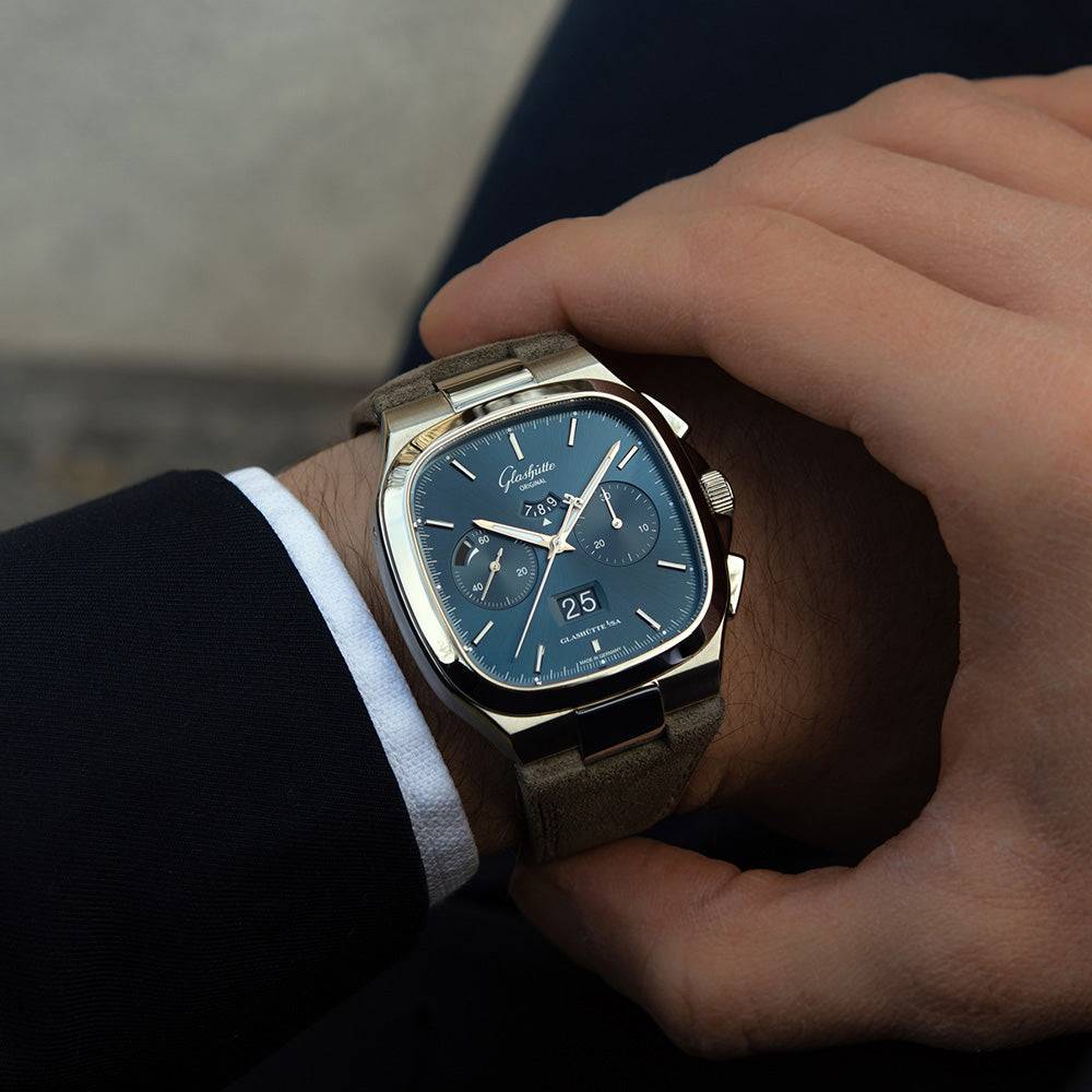Seventies 40mm Blue Dial Chronograph Panorama Date Men's Watch. - Image 2