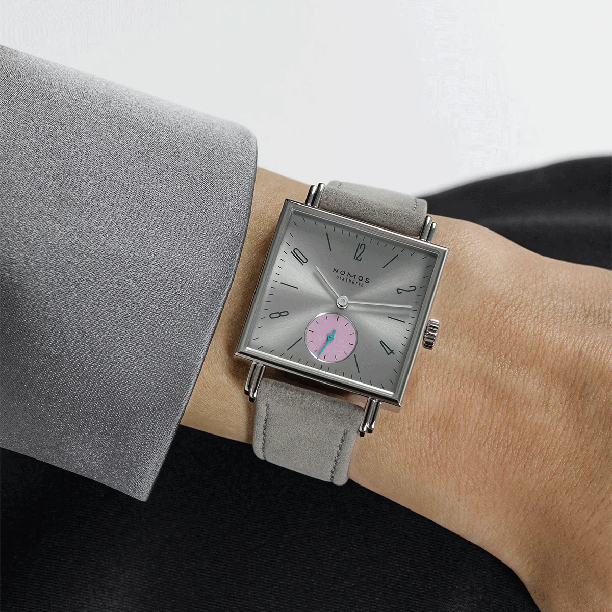 Tetra Die Unerreichbare 30mm Silvercut & Pink Dial Ladies Watch - Image 2