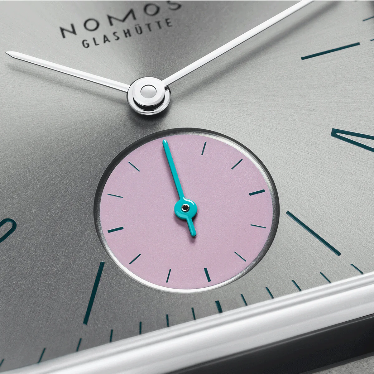 Tetra Die Unerreichbare 30mm Silvercut & Pink Dial Ladies Watch - Image 7